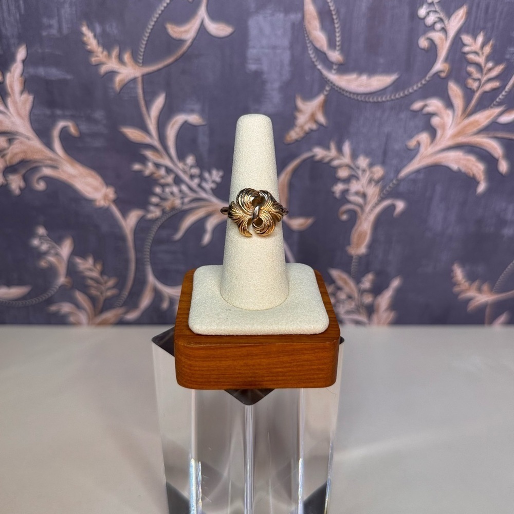 Vintage Estate Mid Century Gold Tone Ring Size 7.5 by Avon Lot D55